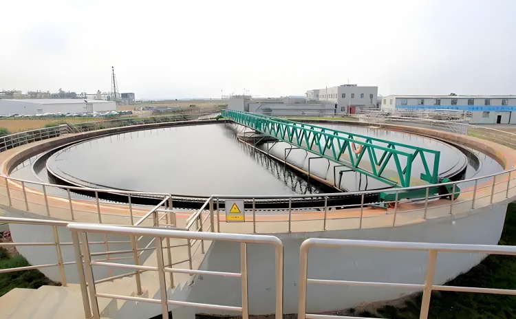 周边辊轮(齿条）传动式浓缩机